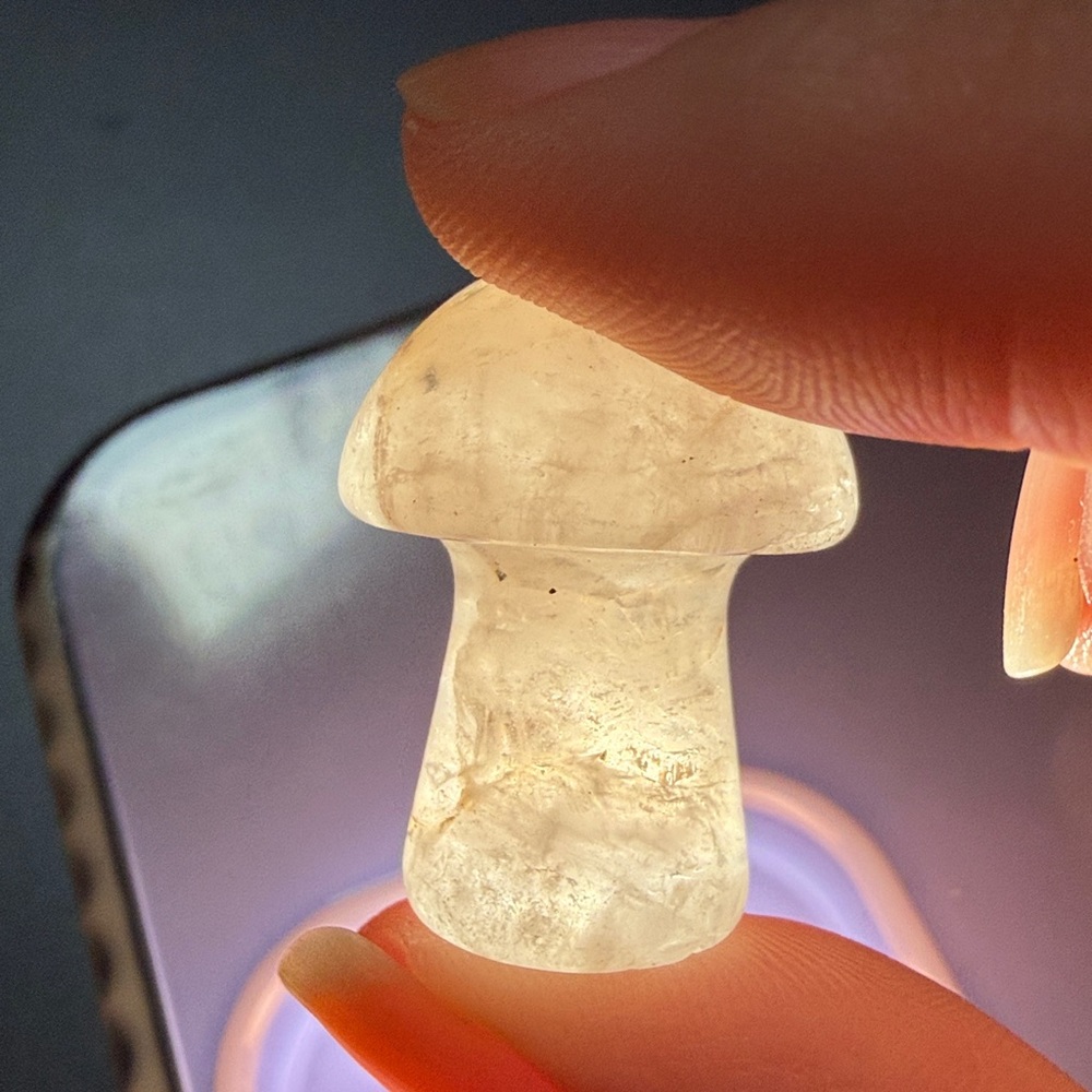 Mini Mushroom Quartz - Picture 4 of 4